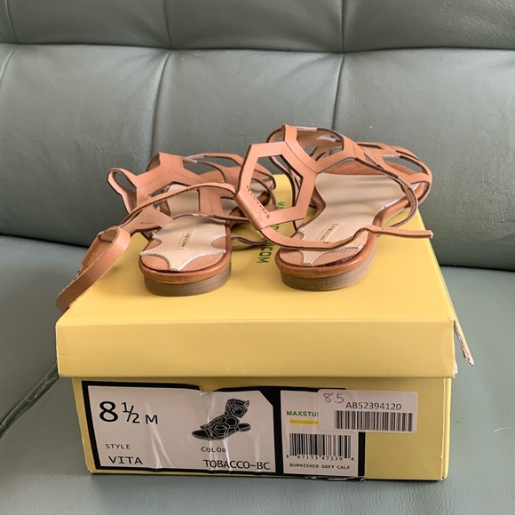 Max Studio Beige Sandals - Picture 4 of 11